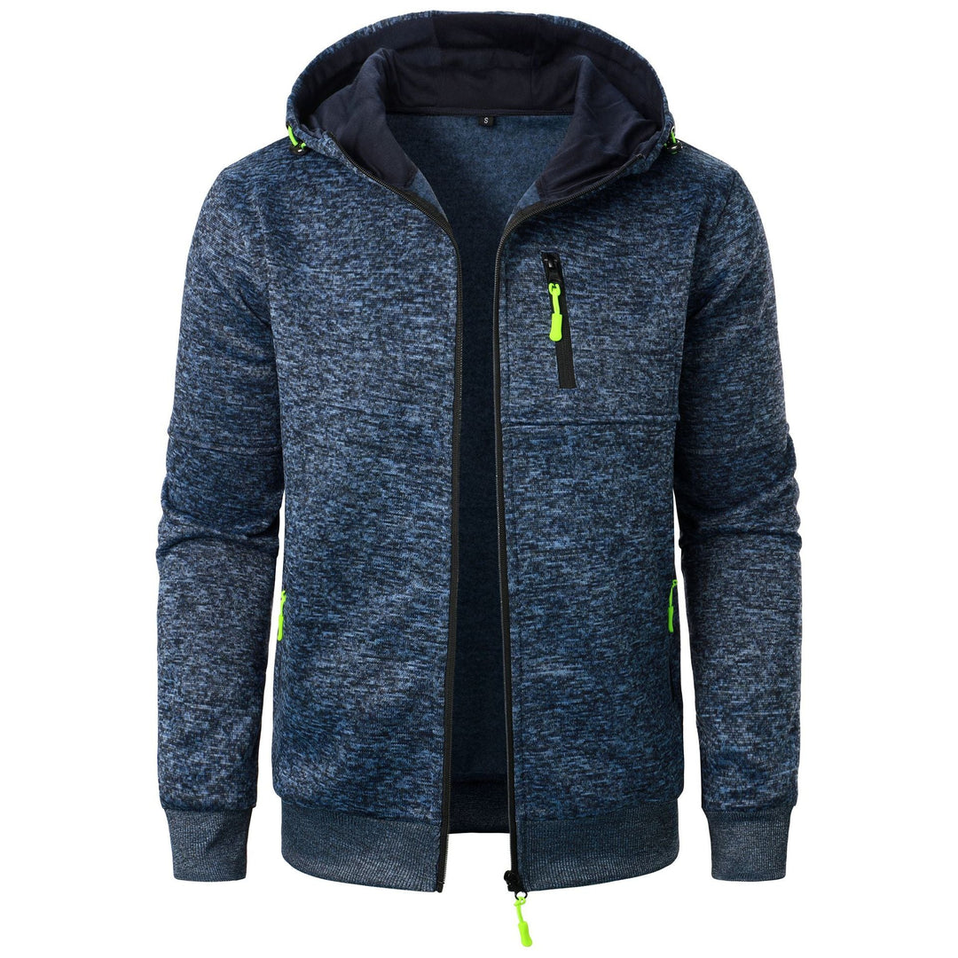 Giacca sportiva blu con cappuccio, zip verde fluorescente, tasca frontale, tessuto mélange. Ideale per attività outdoor e casual.