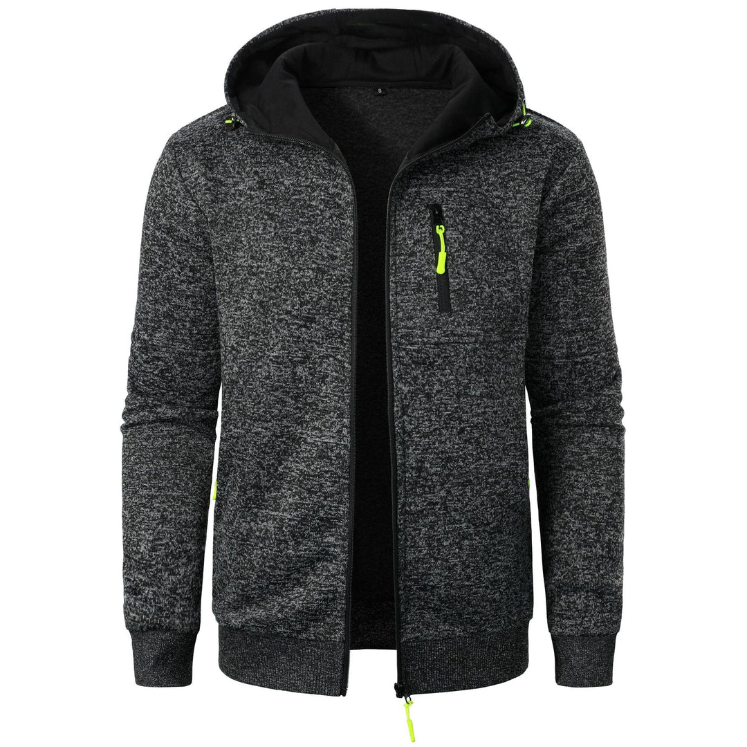 Felpa con cappuccio grigia, zip frontale, dettagli gialli, tasca sul petto, stile casual sportivo, ideale per uomo, tessuto morbido e caldo.