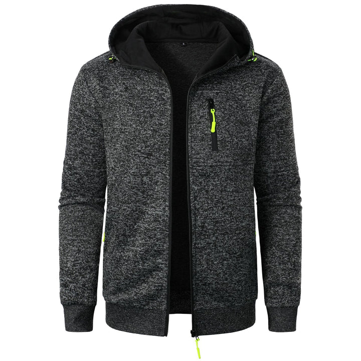 Felpa con cappuccio grigia, zip frontale, dettagli gialli, tasca sul petto, stile casual sportivo, ideale per uomo, tessuto morbido e caldo.