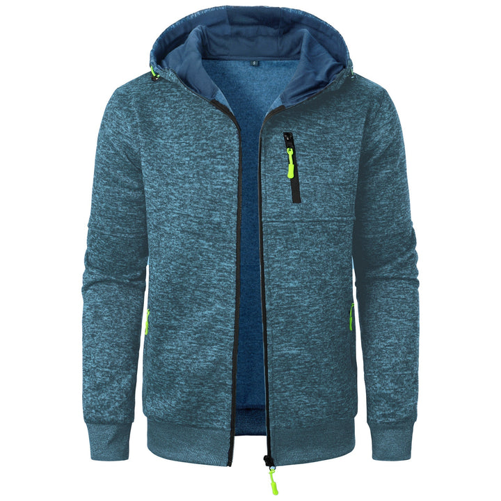 Felpa con cappuccio blu melange, zip frontale, tasca con cerniera sul petto, dettagli verde fluo. Abbigliamento casual uomo, moda autunno.