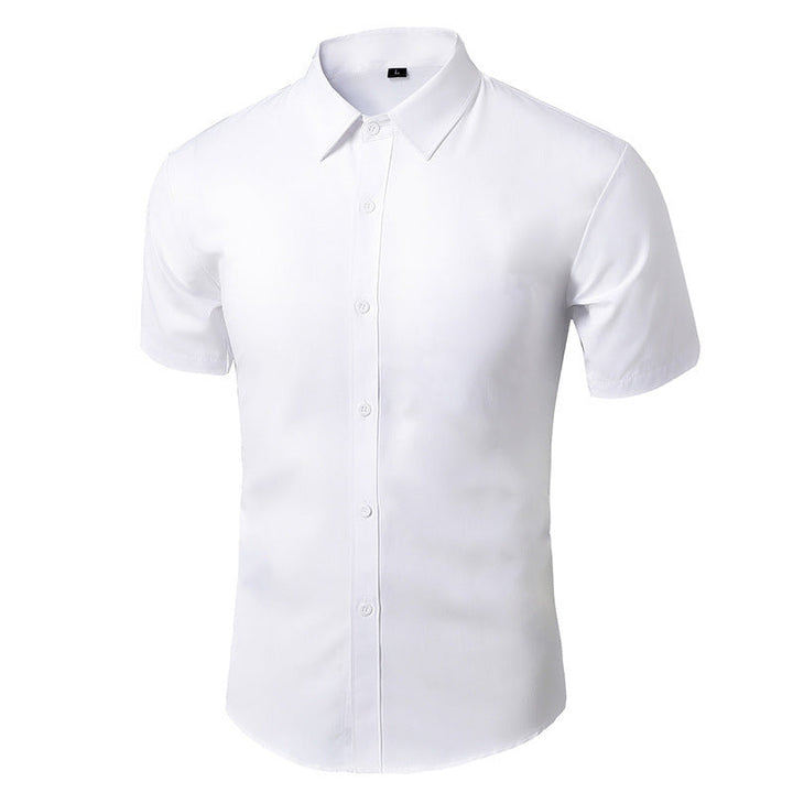 Camicia bianca a maniche corte da uomo, elegante e classica, ideale per abbigliamento formale e casual. Tessuto leggero e traspirante.