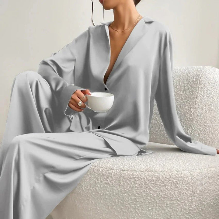 Elisa – Zweiteiliges Loungewear - Set mit Hemdbluse und weiter Hose - Cecile LavelleGrau