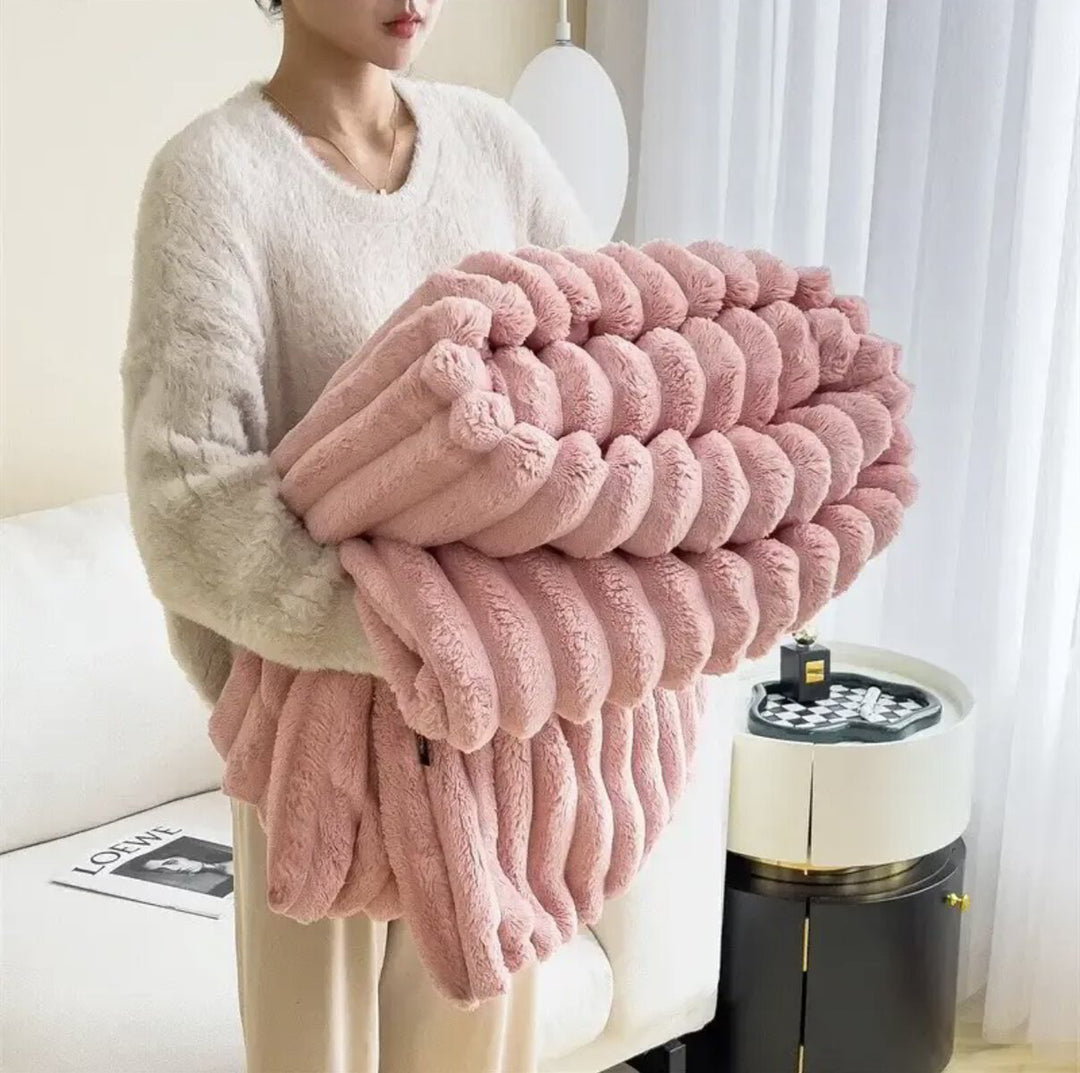 Luxury Fluffy Blanket – Soft, Warm, and Stylish