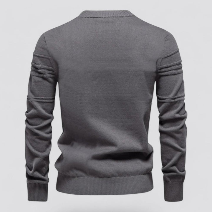 Maglione grigio uomo, maniche lunghe, design moderno, tessuto morbido, vista posteriore. Ideale per moda autunno inverno, abbigliamento casual.